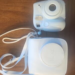 Fujifilm Instax Mini 7+ instant camera w/ case